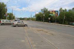 Проезд перекрестка проспекта Энтузиастов и Крымской затрудняют глубокие выбоины