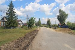 Депутат Рогожин и «Дорожный контроль» проинспектировали ремонт тротуаров и дворов в Базарном Карабулаке