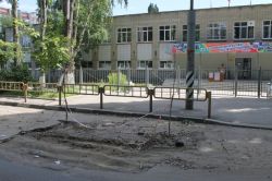 На пешеходном переходе у 43-й школы снова забыли раскоп