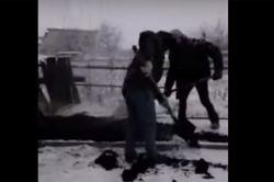 Ремонт тротуаров. В Татищеве рабочие кидали асфальт в мороз на заснеженную землю