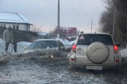 Жители Саратова массово жалуются на затопленные улицы