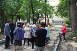 Жильцам дома в Саратове, поддержанным «Дорожным контролем», сохранят зеленую зону во дворе