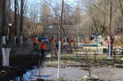 К визиту Радаева спешно наводят лоск в проблемном дворе Заводского района