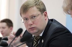 Денис Фадеев заявил о нехватке денег на ремонт дорог в районе