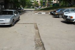 «Дорожный контроль» нашел очередные дефекты в отремонтированных дворах Заводского района