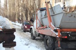 Дорога к детскому садику №54 за зиму ни разу не очищалась от снега