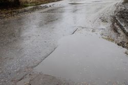 Приход дождей усугубил дорожные проблемы жителей поселка Лесопильный