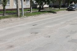 На улице имени Генерала Захарова провели выборочный ямочный ремонт