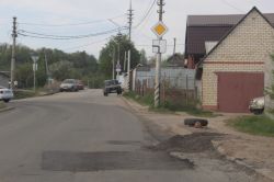 Безопасность движения на Чапаева восстановили ямочным ремонтом