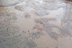 Саратовцы пожаловались на разбитую дорогу по улице Ивантеевской