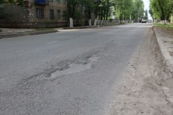 В Энгельсе на новой дороге образовались выбоины