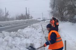 Начались работы по очистке путепровода по улице Степана Разина