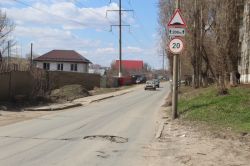 Люки вновь угрожают автомобильному движению на Безымянной