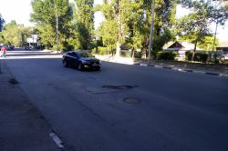 Выбоина на Большой Садовой застает водителей врасплох