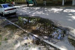 Просадки на Аткарской превратились в глубокие лужи