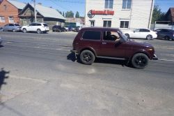 Просадка мешает движению по улице Танкистов