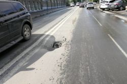 На улице Рабочей провалился асфальт
