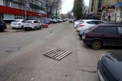 На автодороге по улице Пугачева образовалась группа провалов