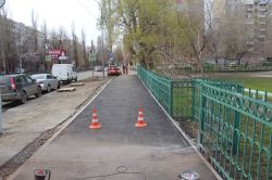 Прокуратура и «Дорожный контроль» проверили ремонт тротуаров в Кировском районе
