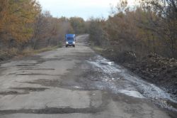 В Калининске хотят отменить междугородний маршрут из-за разбитой дороги