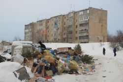 100 метров нечищенной дороги вызвали мусорное бедствие в Жасминке