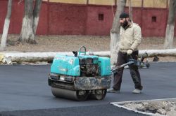 Зиму в Заводском районе встретили укладкой асфальта