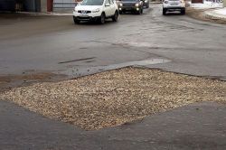 Саратовцы пожаловались на забытый раскоп возле стадиона «Авангард»