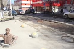Перекресток у 2-й горбольницы Саратова покрыт глубокими ямами