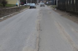 Ямочного ремонта на 2-м Детском проезде хватило лишь на месяц
