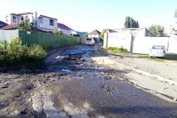 Жители Октябрьского района пожаловались на разбитый перекресток
