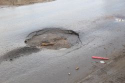 На улице Чапаева провалился асфальт