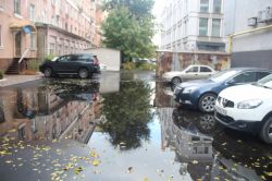 На отремонтированных дворах Саратова остаются дефекты
