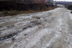 Вторую неделю затапливаются дороги в поселке Семхоз