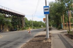 Переход пешеходов через улицу Хомяковой к детскому саду вызывает опасения