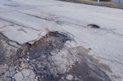 На Большой Садовой образовались глубокие выбоины