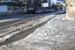 На Политехнической образовалось новое место скопления льда