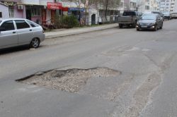 Разбита дорога по улице Батавина