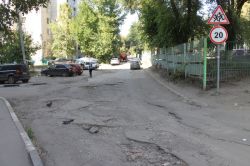 Дорога к детском саду №109 опасна для его воспитанников