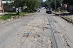 Коммунальная авария смыла ямочный ремонт с улицы Вольской