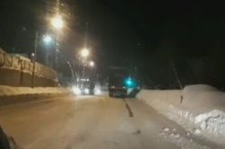 Застревающие у «Красного моста» фуры устраивают пробки в 5 утра