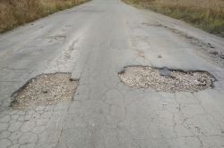 Жители Широкого Буерака обеспокоены состоянием автоподъезда к селу