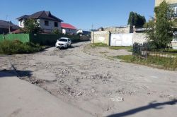 Год не могут отремонтировать разбитый перекресток на улице Миротворцева