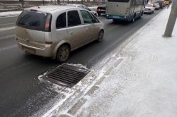 Саратовцы пожаловались на разрушающийся дождеприемник