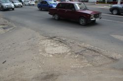 Жители Ленинского района жалуются на разбитую улицу Куприянова