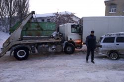Гололед парализовал движение по улице Сызранской.