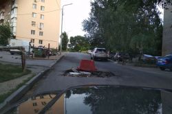 Cаратовцы пожаловались на провал на Моторной улице