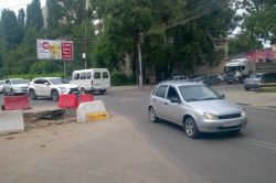Жители Фрунзенского района пожаловались на транспортный коллапс из-за коммунального раскопа
