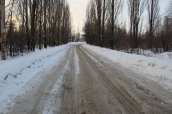 Жители ЦДК пожаловались на обледеневшую после порыва дорогу