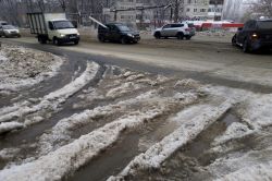 Коммунальная авария затапливает улицу Танкистов