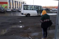 Конечная 56 маршрута утопает в грязи